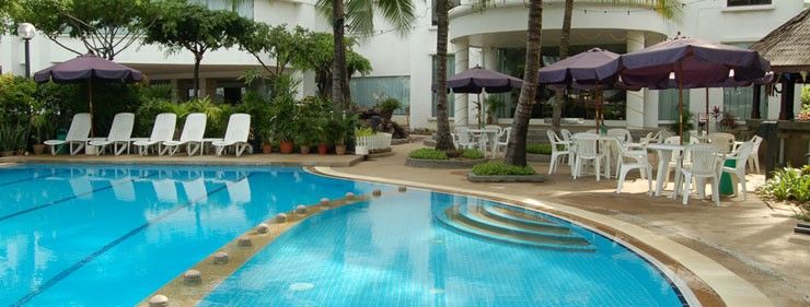 קואלה לומפור Micasa All Suites Hotel מראה חיצוני תמונה The pool at the hotel